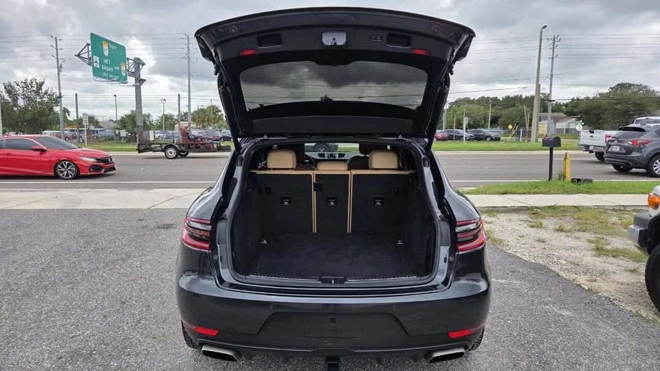 2017 Porsche Macan - Image 13 of 17