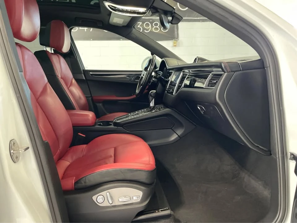 2017 Porsche Macan - Image 14 of 17