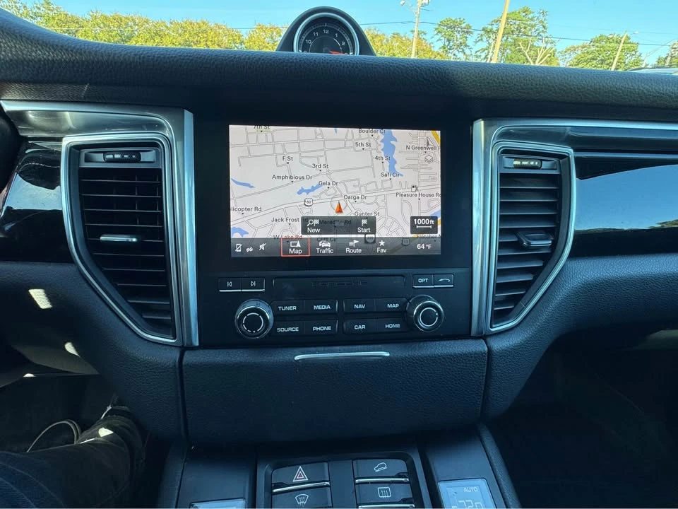 2017 Porsche Macan - Image 17 of 19