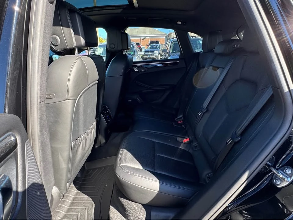 2017 Porsche Macan - Image 9 of 19