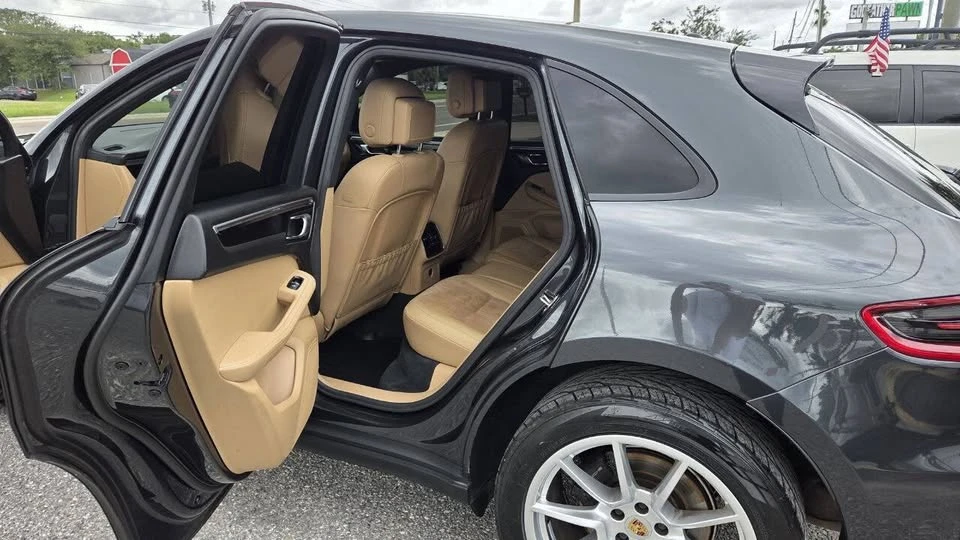 2017 Porsche Macan - Image 10 of 17