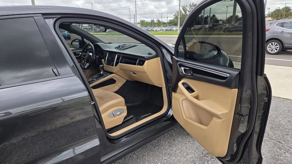 2017 Porsche Macan - Image 11 of 17