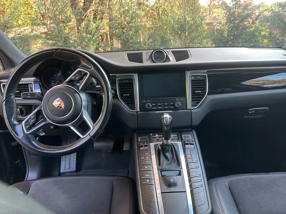 2017 Porsche Macan - Image 8 of 8