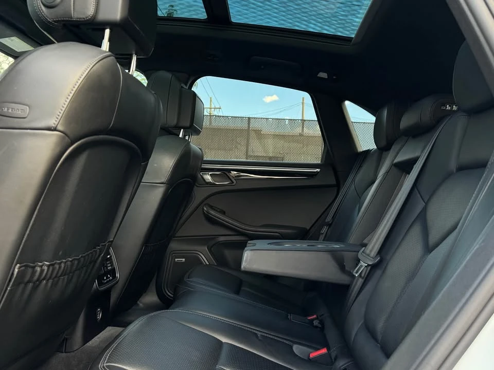 2017 Porsche Macan - Image 16 of 19