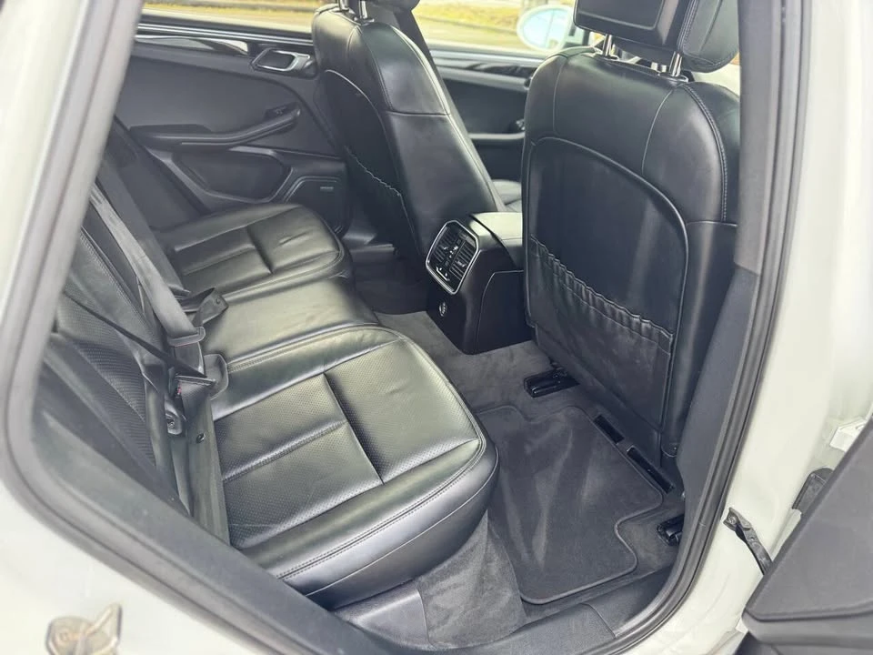 2017 Porsche Macan - Image 6 of 14