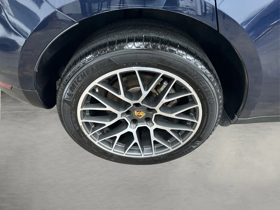 2017 Porsche Macan - Image 13 of 17