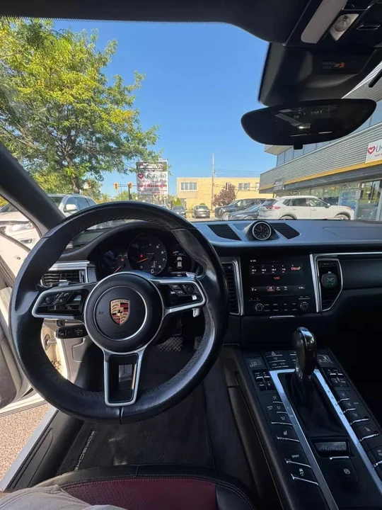 2017 Porsche Macan - Image 7 of 12