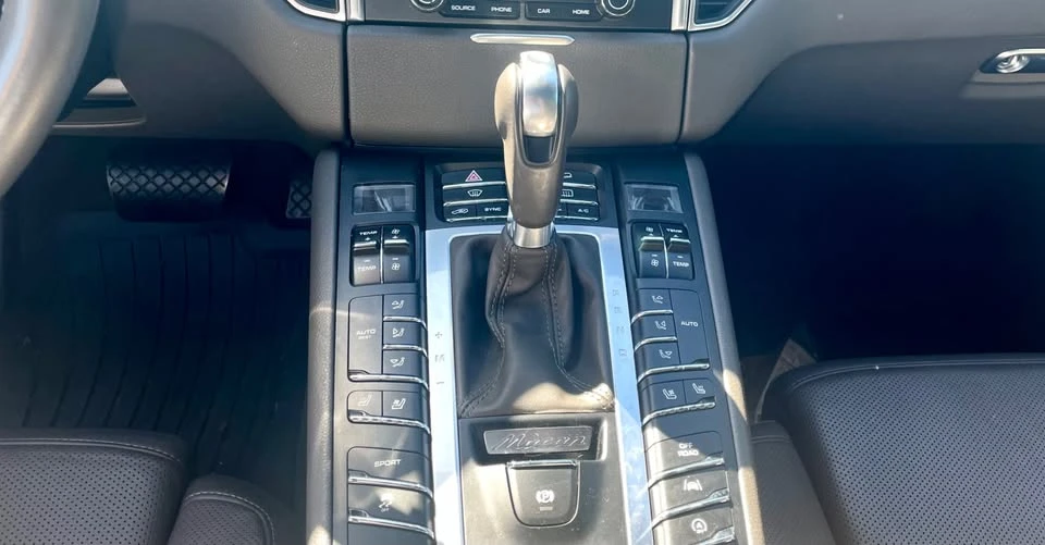 2017 Porsche Macan - Image 14 of 16