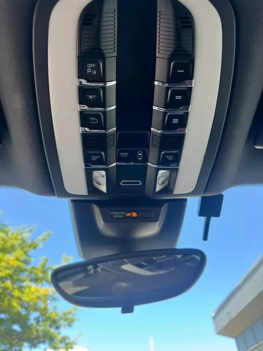 2017 Porsche Macan - Image 12 of 12