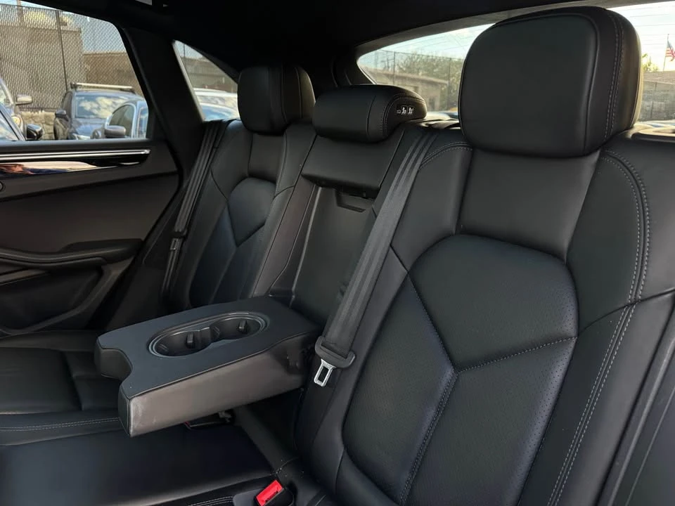 2017 Porsche Macan - Image 15 of 19