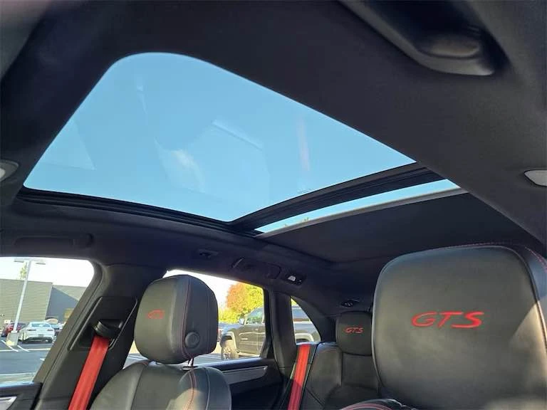 2017 Porsche Macan - Image 13 of 14