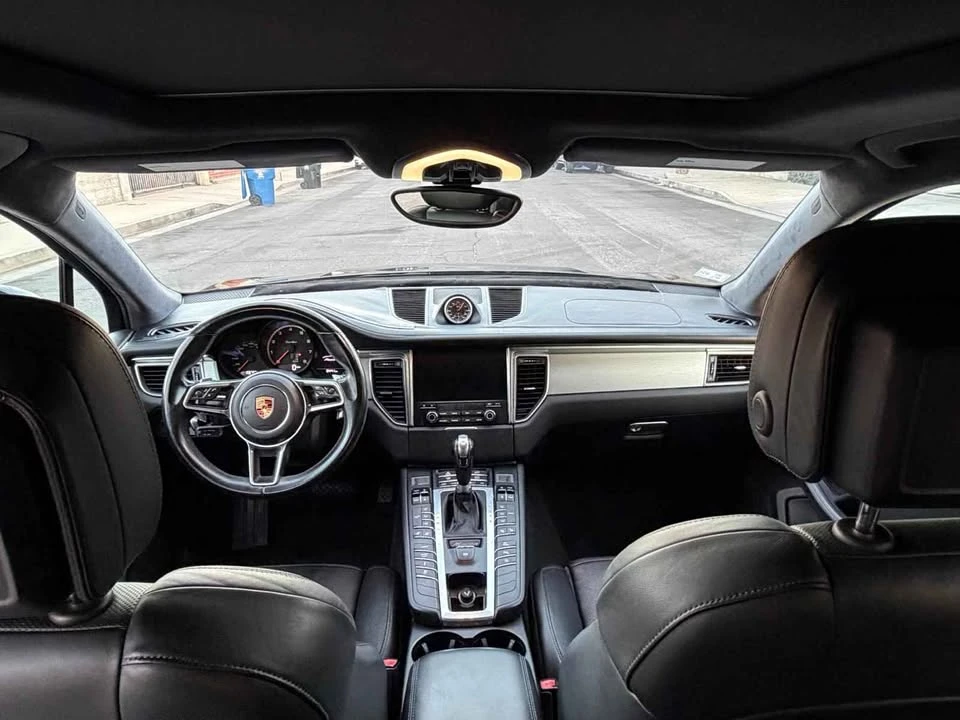 2017 Porsche Macan - Image 9 of 16