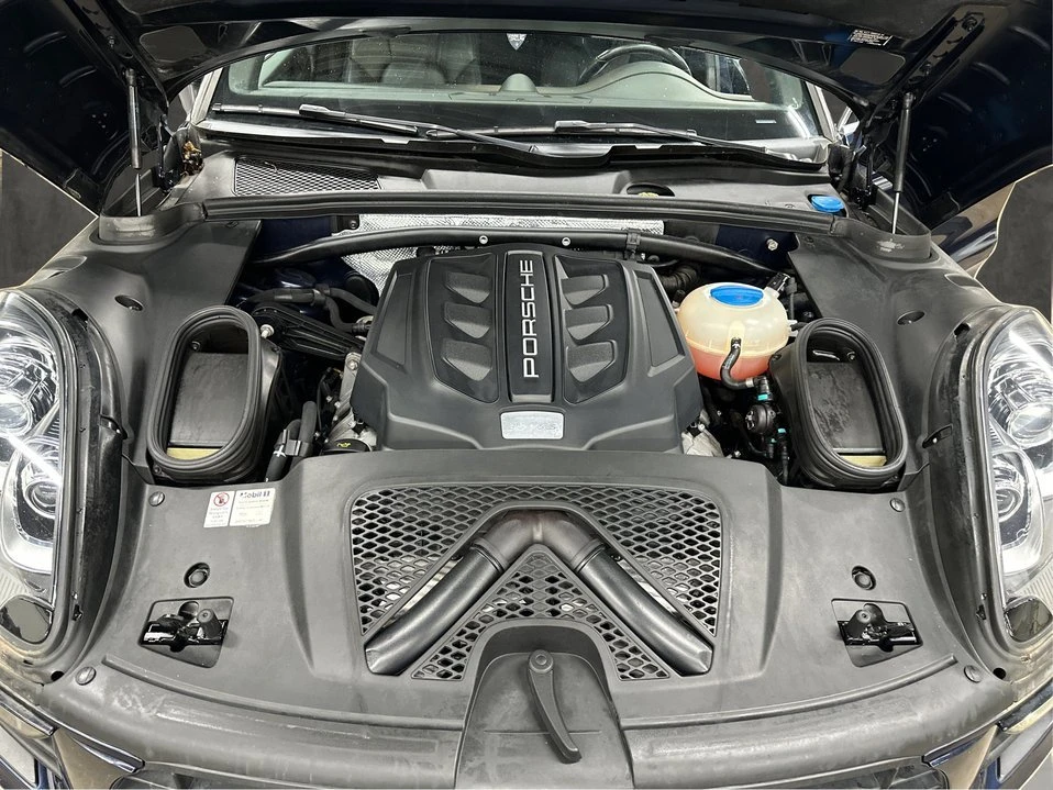 2017 Porsche Macan - Image 8 of 17