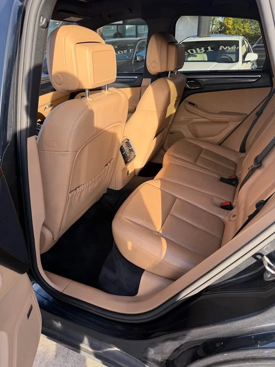 2017 Porsche Macan - Image 6 of 7