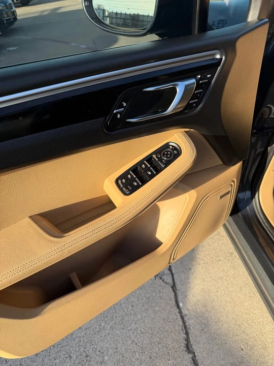 2017 Porsche Macan - Image 3 of 7