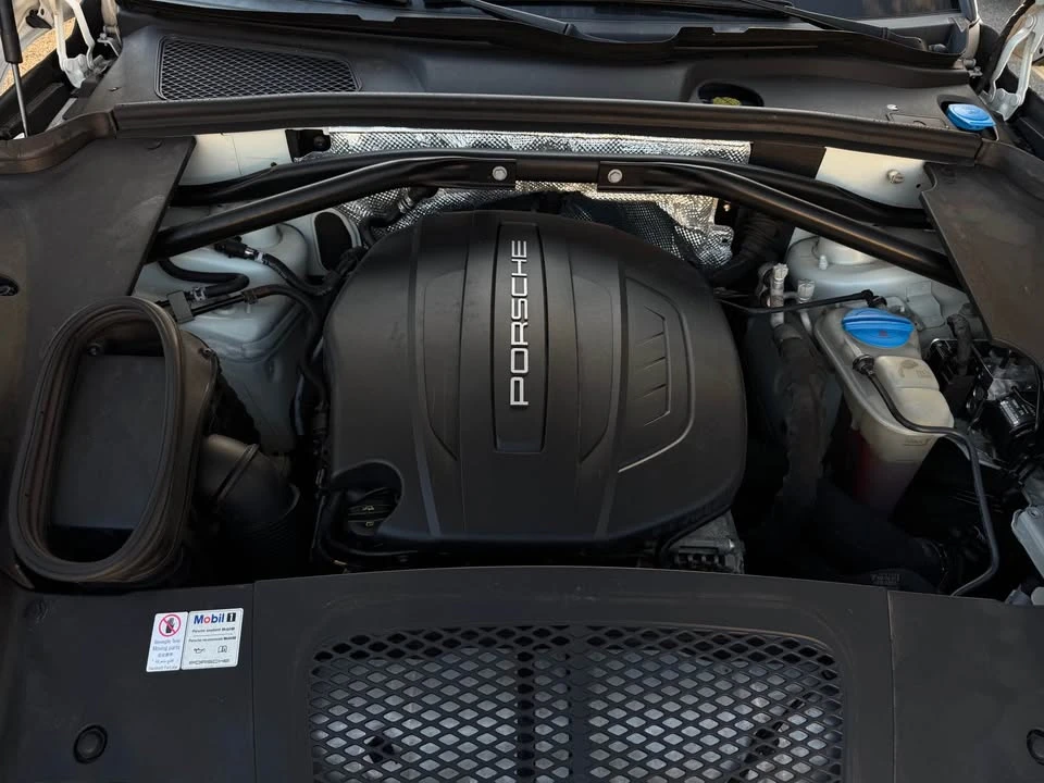 2017 Porsche Macan - Image 19 of 19