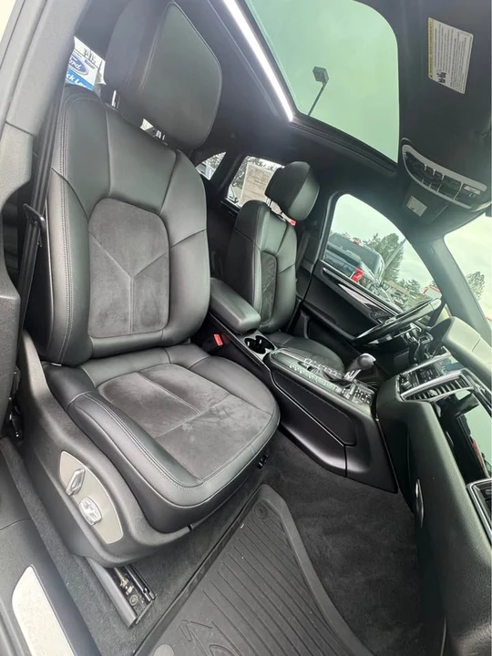 2017 Porsche Macan - Image 15 of 16