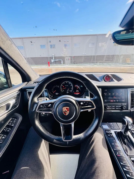 2017 Porsche Macan - Image 9 of 17