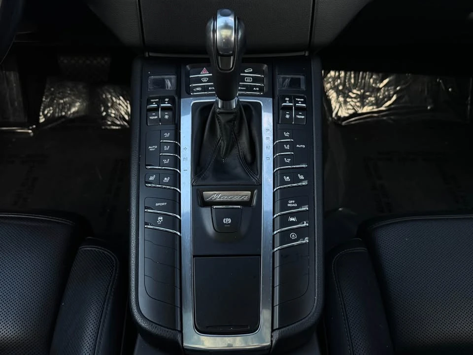 2017 Porsche Macan - Image 13 of 19