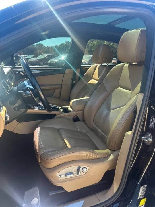 2017 Porsche Macan - Image 6 of 8