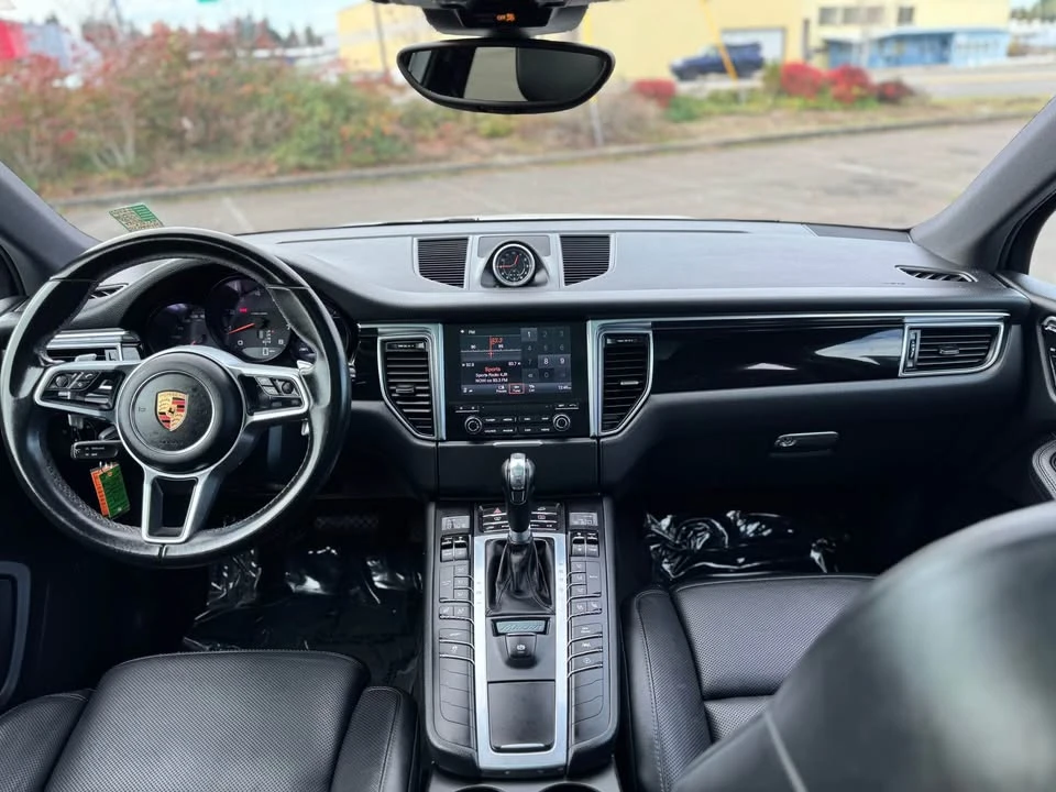 2017 Porsche Macan - Image 9 of 14