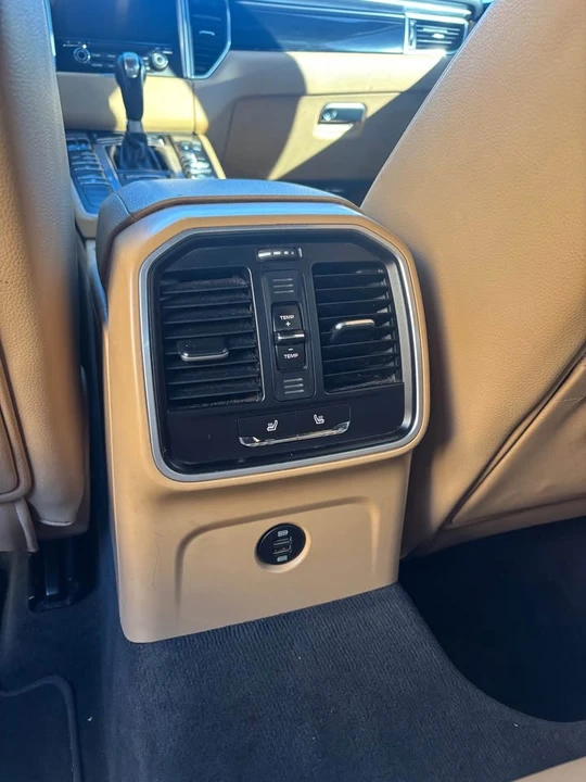 2017 Porsche Macan - Image 7 of 11