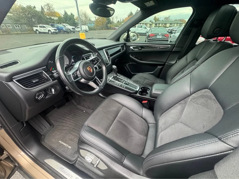 2017 Porsche Macan - Image 9 of 16