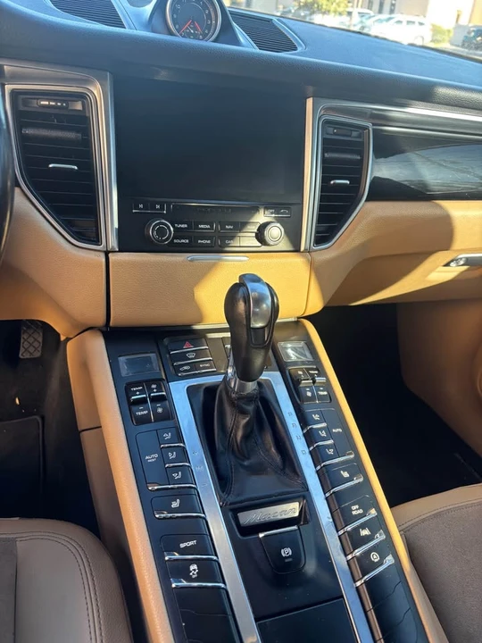 2017 Porsche Macan - Image 10 of 11