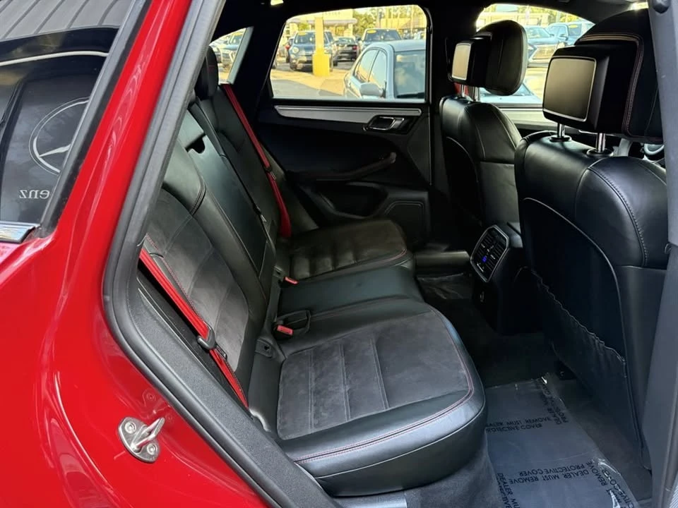 2017 Porsche Macan - Image 17 of 20