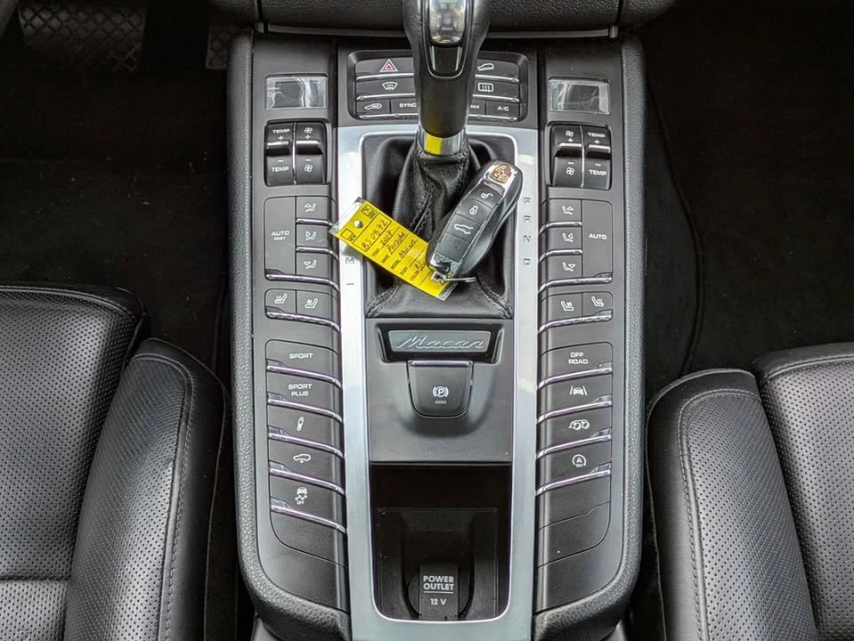 2017 Porsche Macan - Image 11 of 18