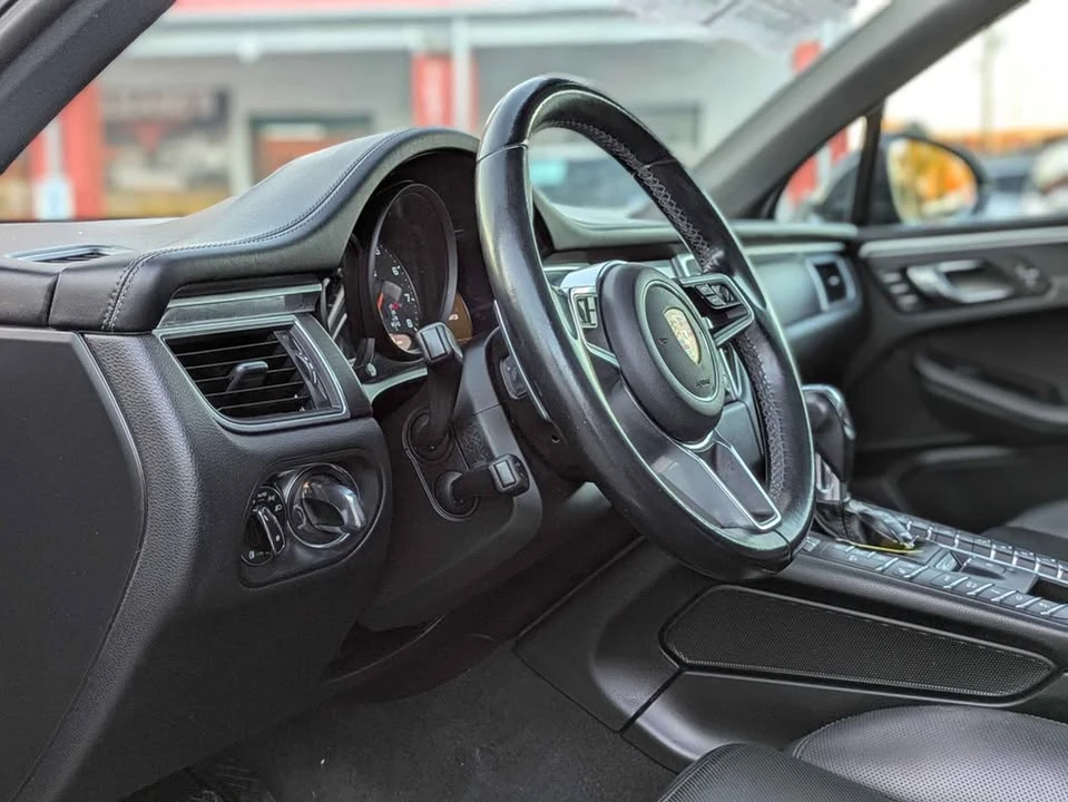 2017 Porsche Macan - Image 8 of 18