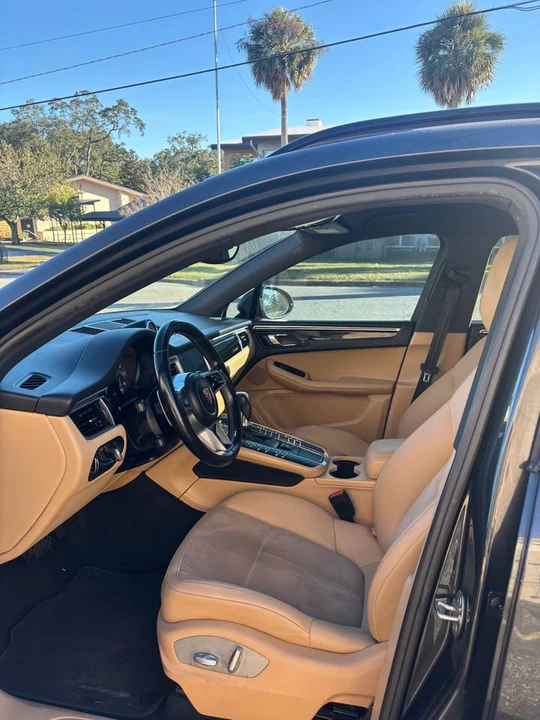 2017 Porsche Macan - Image 8 of 11