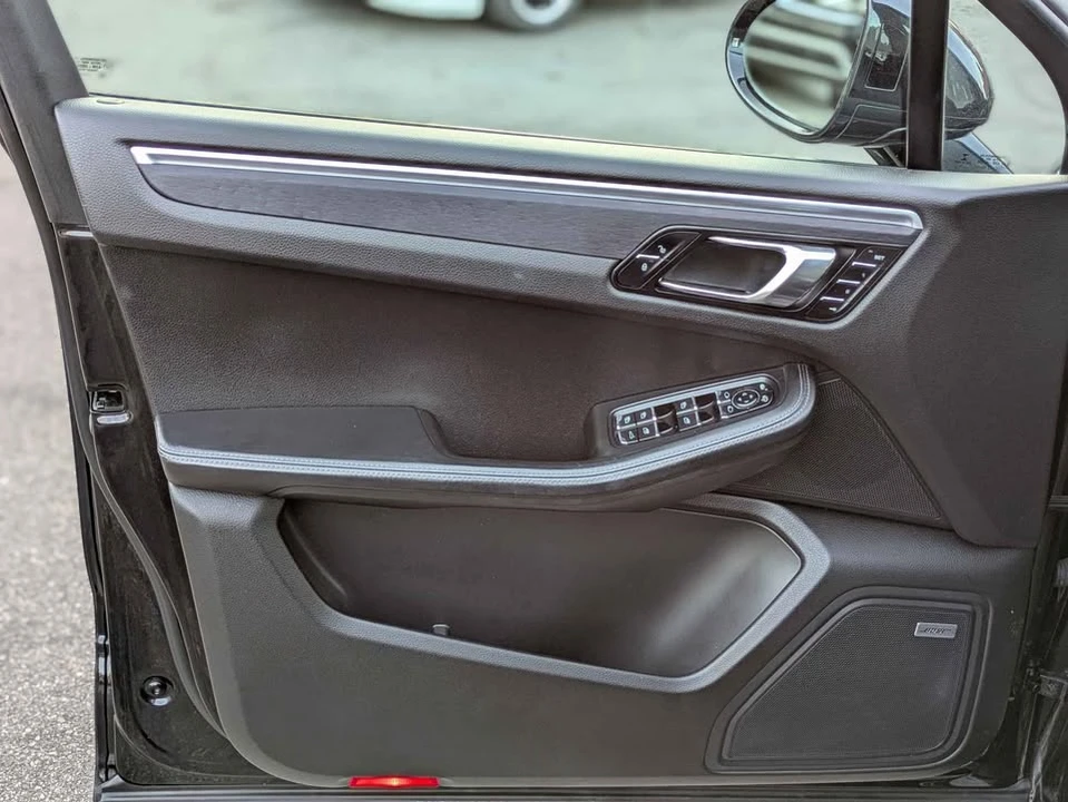 2017 Porsche Macan - Image 7 of 18