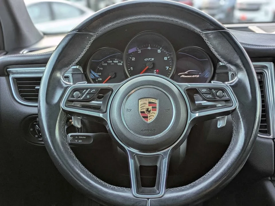 2017 Porsche Macan - Image 9 of 18