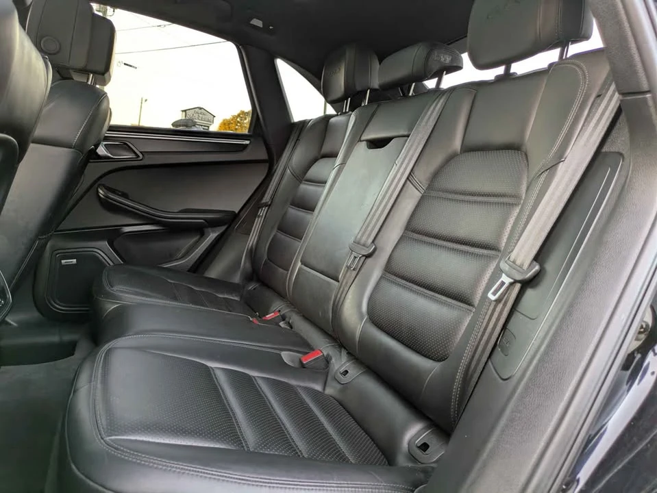 2017 Porsche Macan - Image 14 of 18