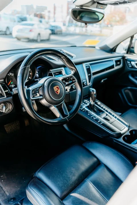 2017 Porsche Macan - Image 8 of 14