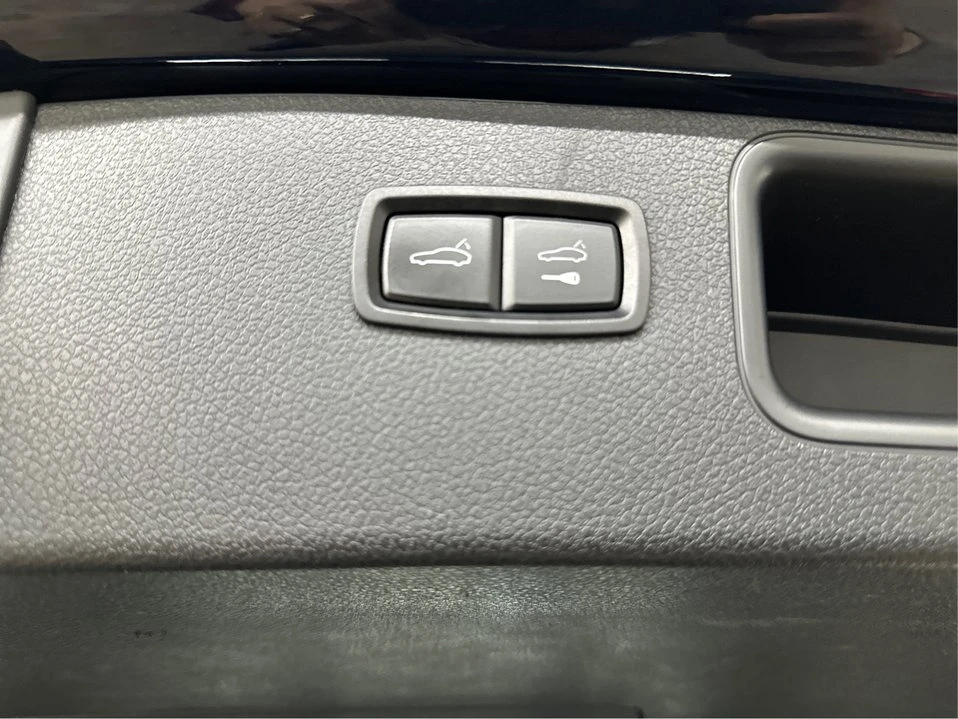 2017 Porsche Macan - Image 15 of 17