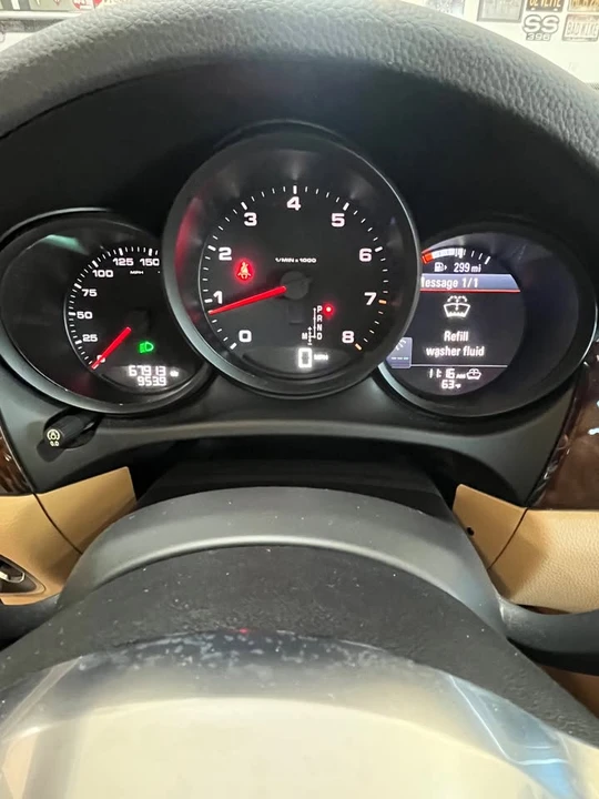 2017 Porsche Macan - Image 4 of 6