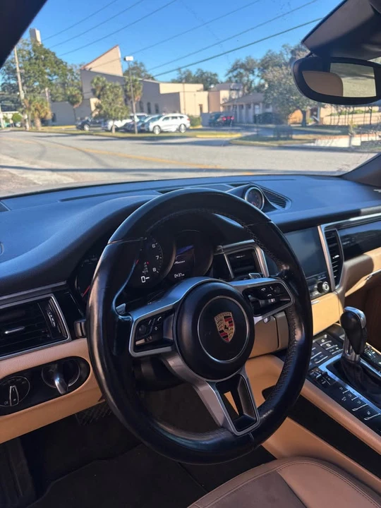 2017 Porsche Macan - Image 9 of 11