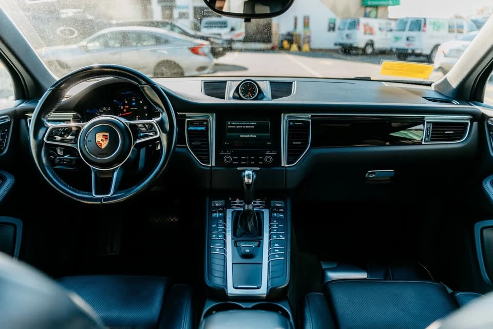 2017 Porsche Macan - Image 11 of 14