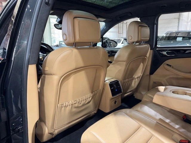 2017 Porsche Macan - Image 13 of 20