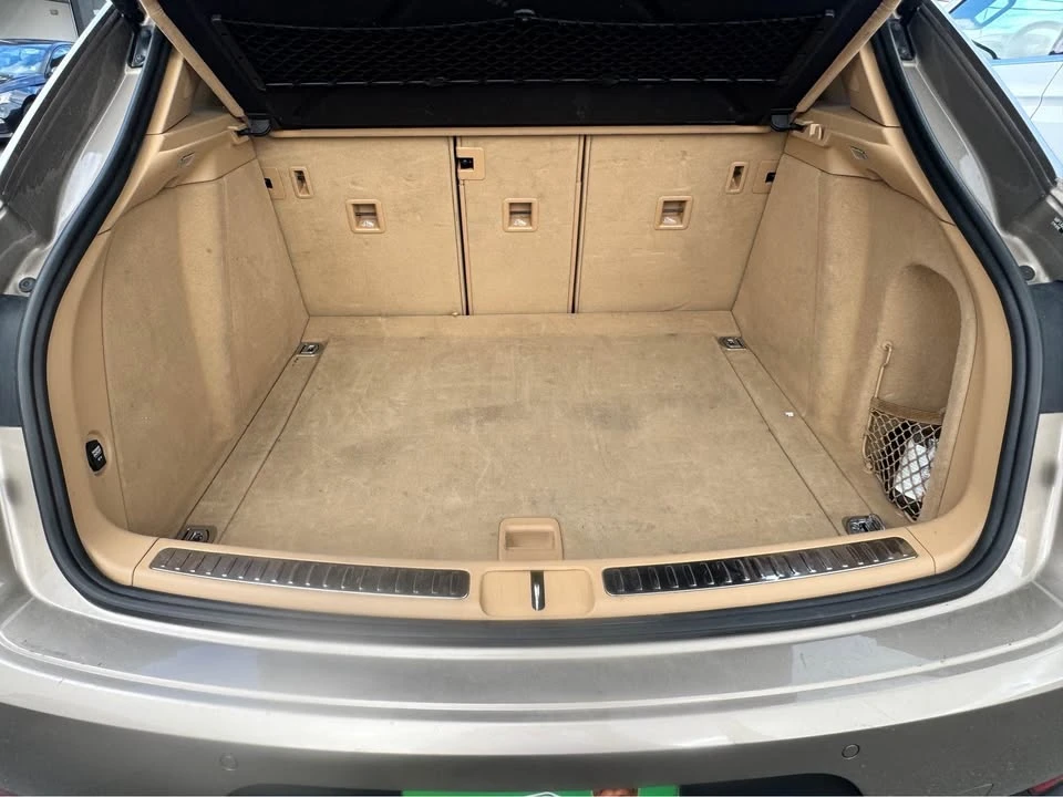 2017 Porsche Macan - Image 8 of 12