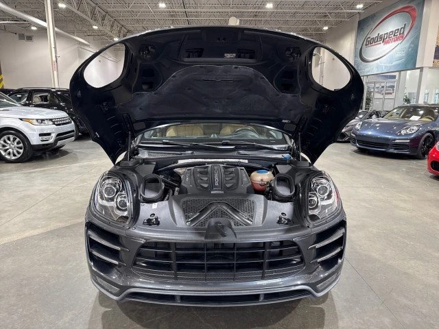 2017 Porsche Macan - Image 18 of 20