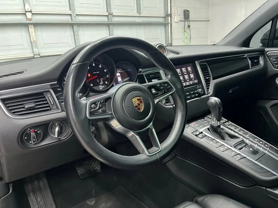 2017 Porsche Macan - Image 13 of 20