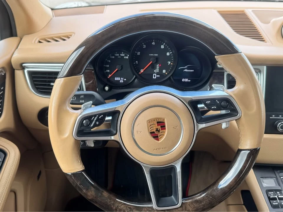 2017 Porsche Macan - Image 12 of 12