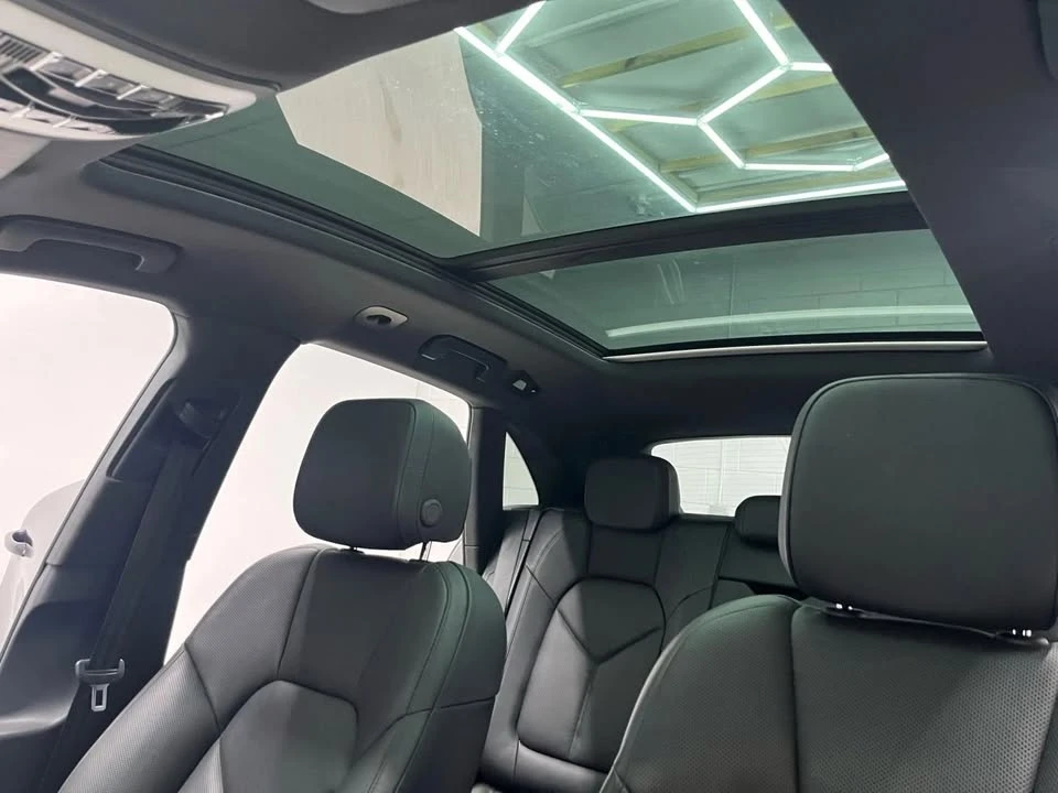 2017 Porsche Macan - Image 15 of 20