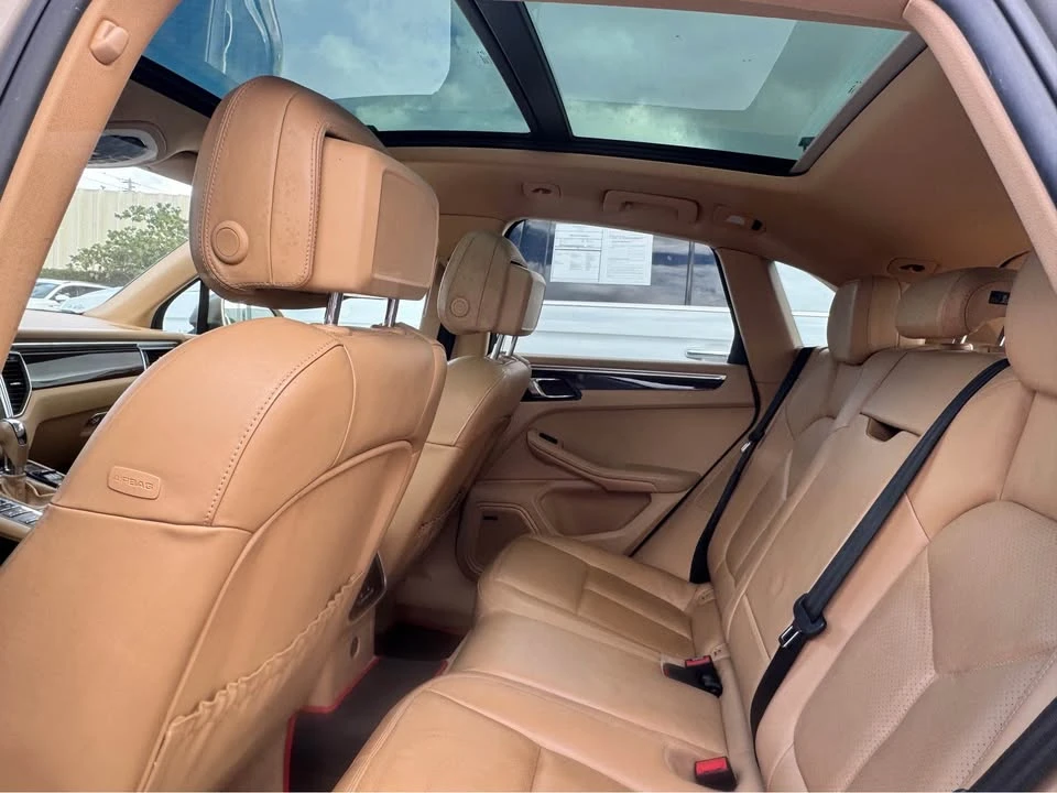 2017 Porsche Macan - Image 9 of 12