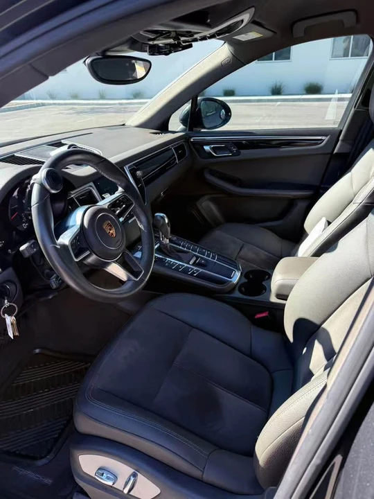 2017 Porsche Macan - Image 4 of 8