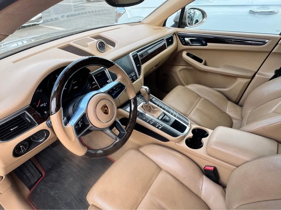 2017 Porsche Macan - Image 10 of 12