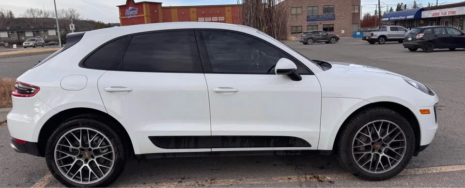 2017 Porsche Macan - Image 3 of 3